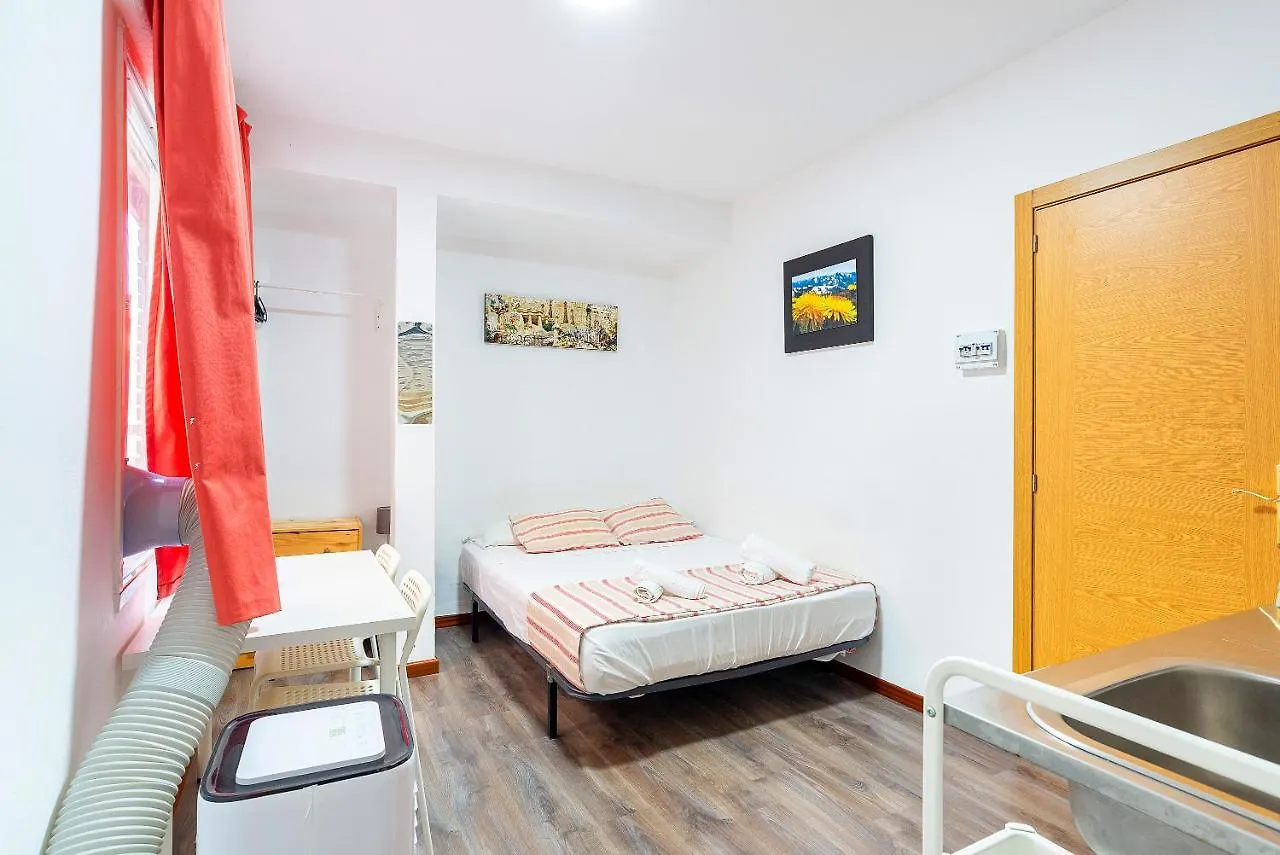 Rooms Young People Only, Soho Citycenter مالقة شقة